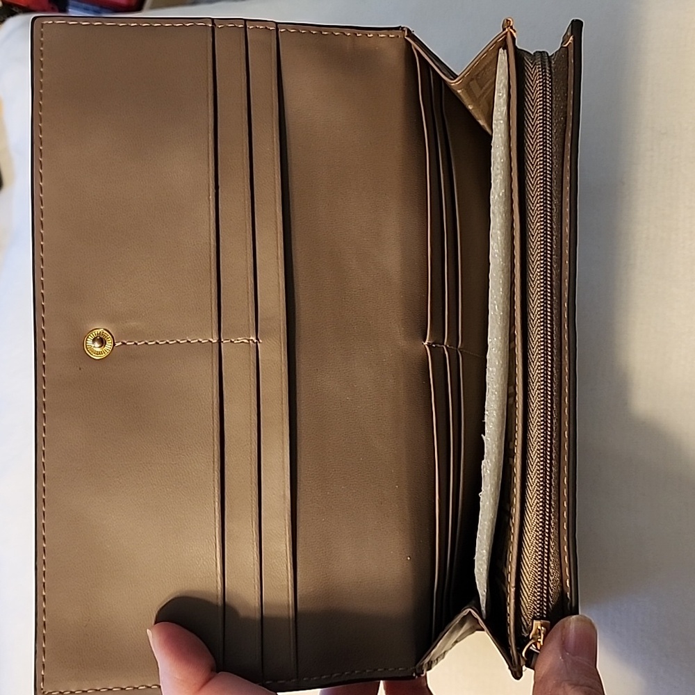 NWOT Lodis Pebble Gray Leather Bifold Ladies Wallet - lovely gold trim - Picture 6 of 8